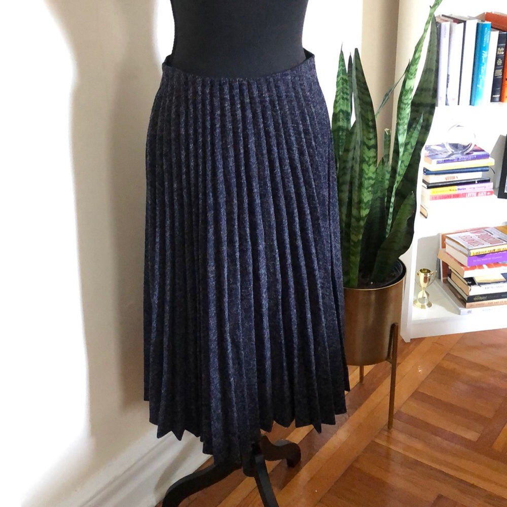 ZARA pleated navy skirt